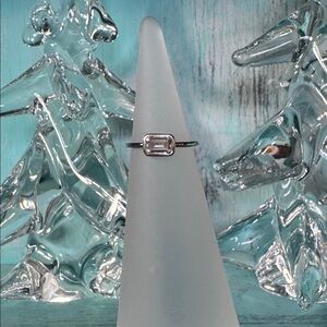 Sophisticated Silver Ring with Clear Gemstone